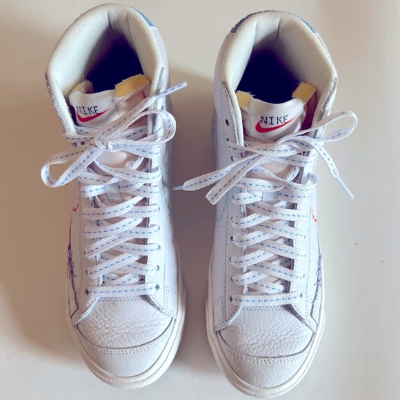 Nike Blazer Mid 77 in white/safety orange/lilac - Picture 6 of 8